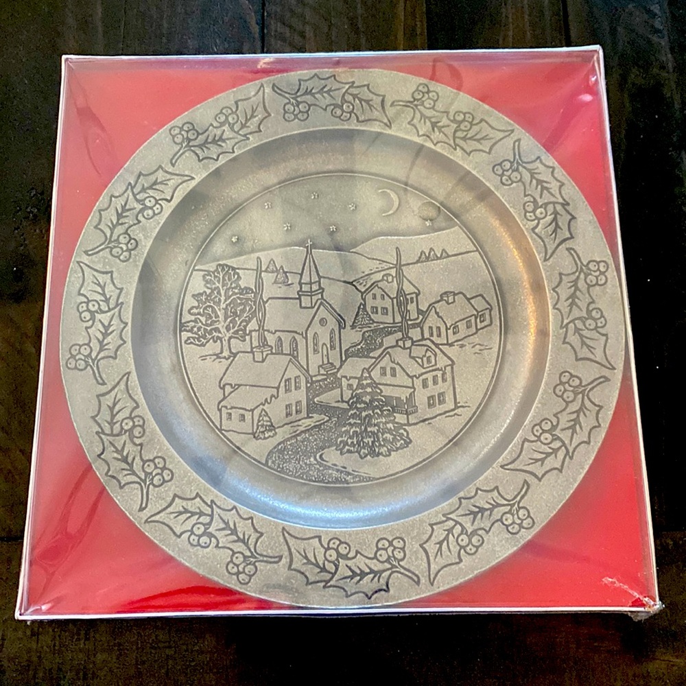 Wilton Armetale Brand Holiday Plate - NIB